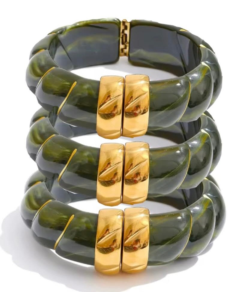 SCALLOPED RESIN AND BRASS CUFF - SEA MOSS