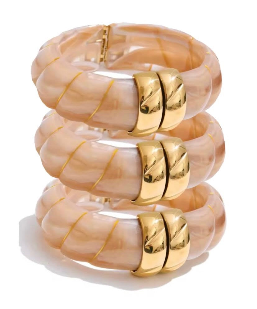 SCALLOPED RESIN AND BRASS CUFF - LIMESTONE