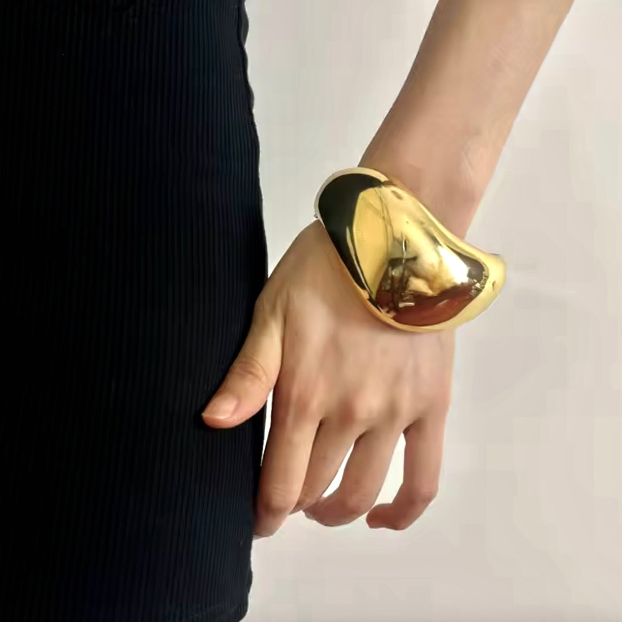 XL WARPED CUFF - GOLD