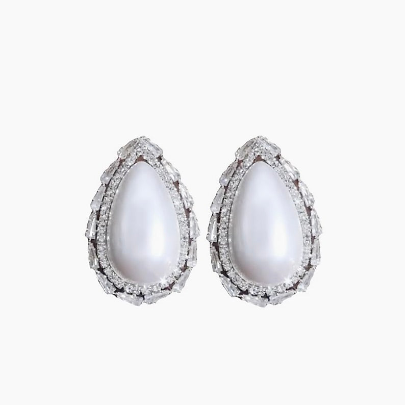 90s TEARDROP PEARL BUTTON ESTATE EARRING