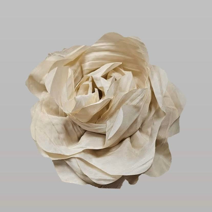 COLETTE PLISSÉ OVERSIZED ROSETTE BROOCH - CREME