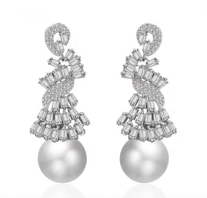 CONSTANCE SCULPTURAL BAGUETTE PEARL ESTATE EARRINGS