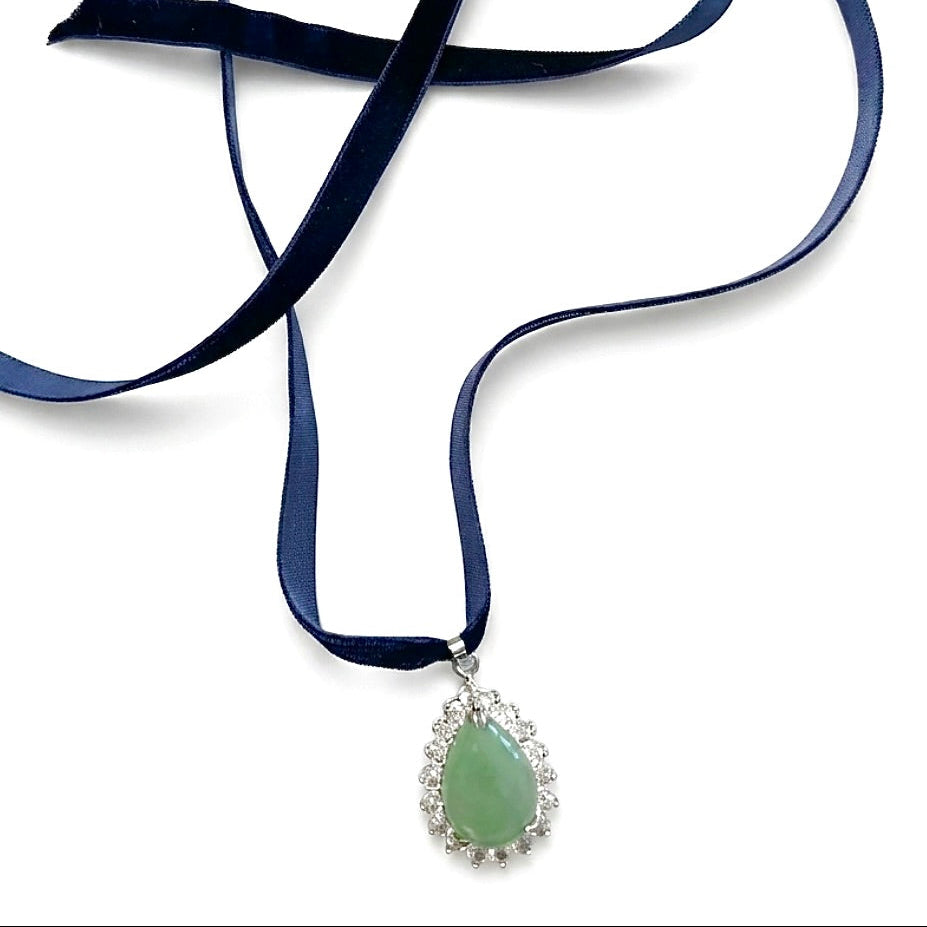 PORTRAIT PEAR STONE PENDANT - AVENTURINE/NAVY VELVET