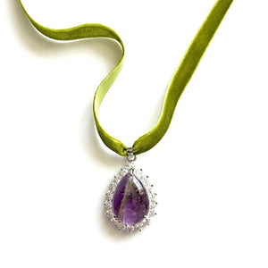 PORTRAIT PEAR STONE PENDANT - AMETHYST/SPLIT PEA VELVET