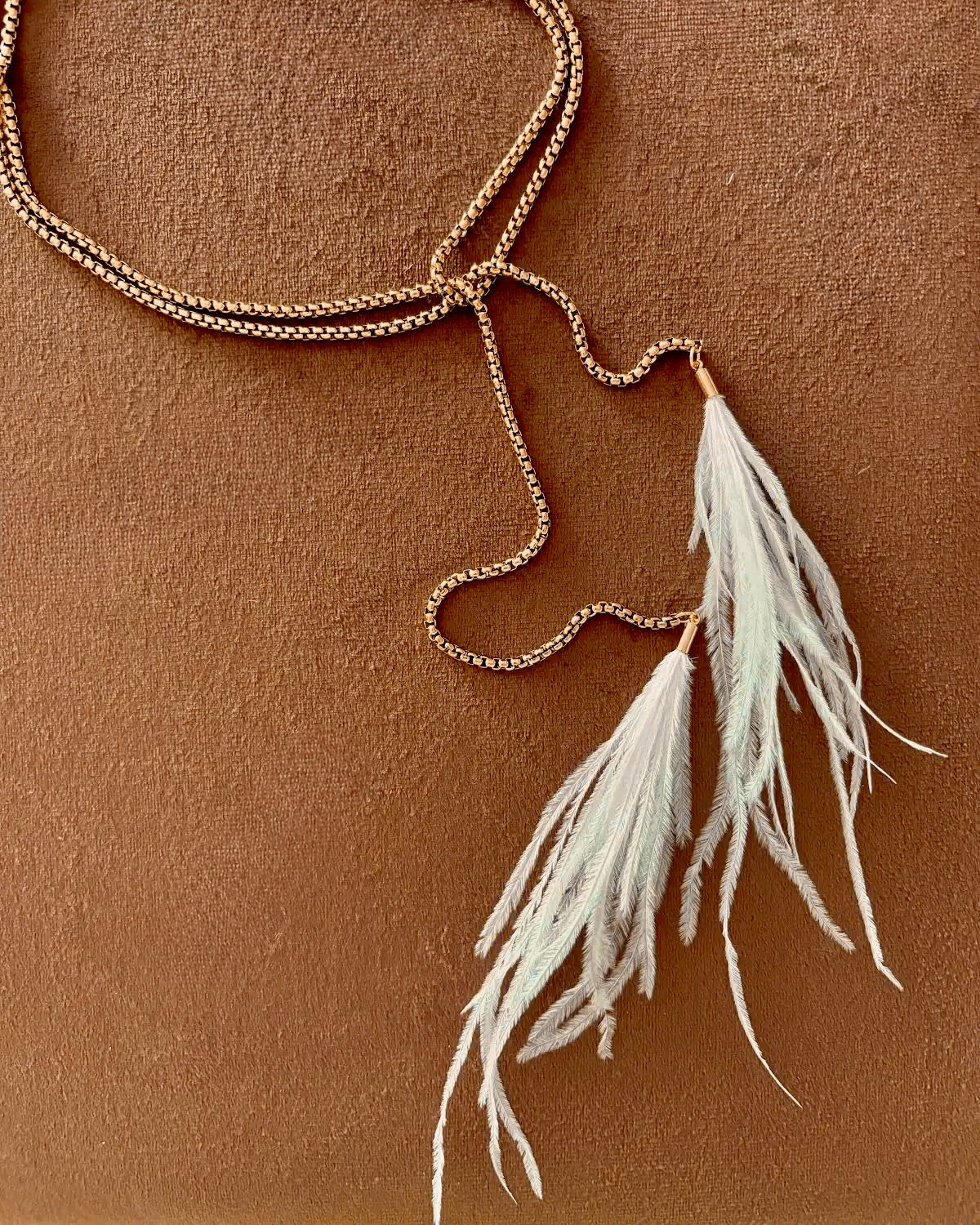 CANYON FEATHER LARIAT - DILUTED PINK