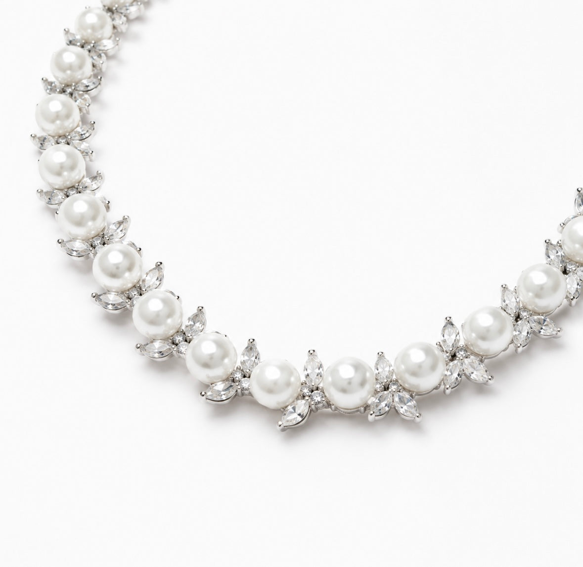 MONARCH PEARL CLUSTER STRAND