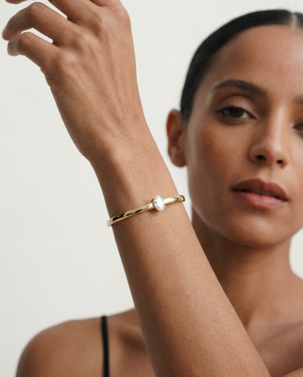 GREENWICH HINGE SOLITAIRE CUFF GOLD - OVAL CUT