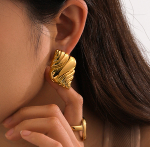 SHELL BUTTON EARRINGS - GOLD