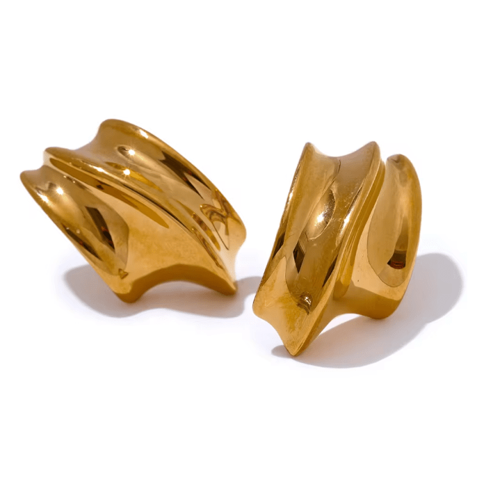 SUMMER FRIDAYS CONCH SHELL HOOPS - GOLD