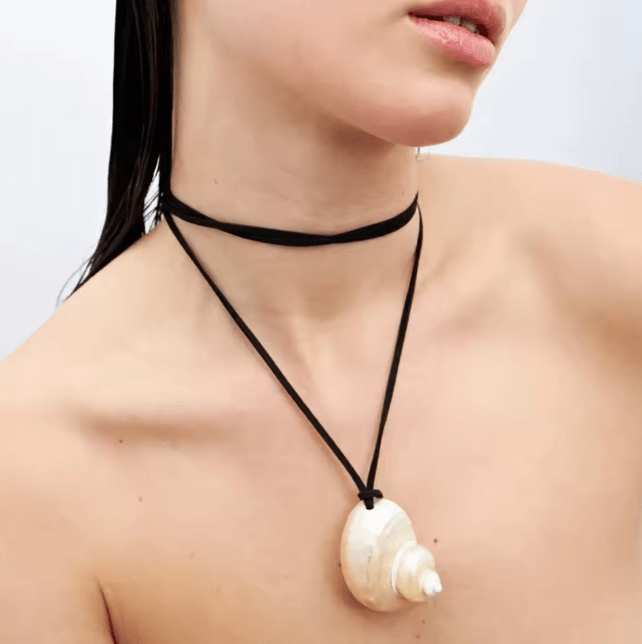SUMMER FRIDAYS CONCH SHELL CORD NECKLACE