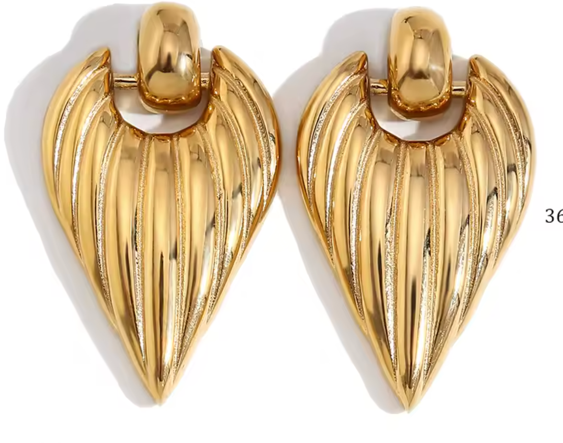 RIBBED SPEARHEAD DROP EARRINGS GOLD
