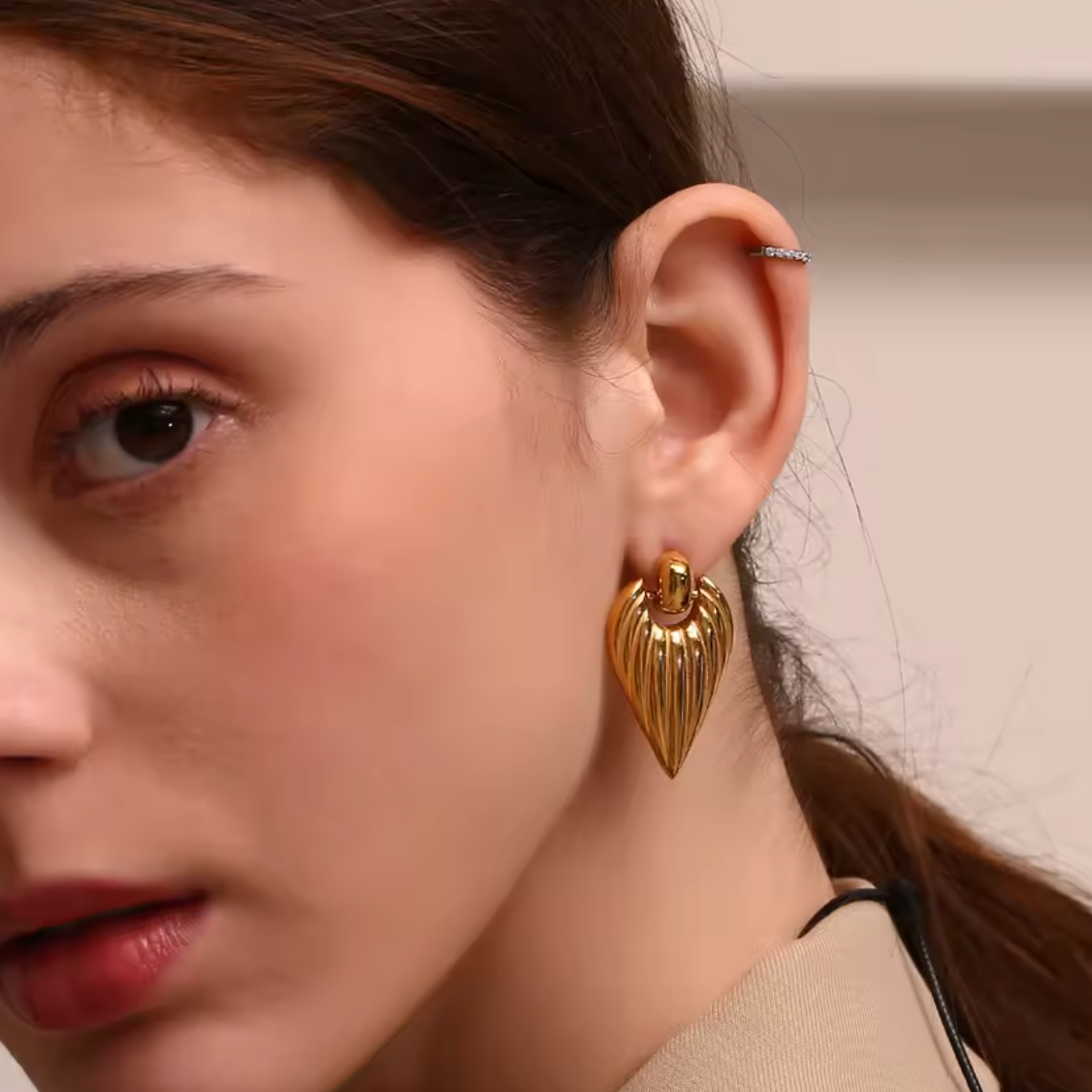 RIBBED SPEARHEAD DROP EARRINGS GOLD