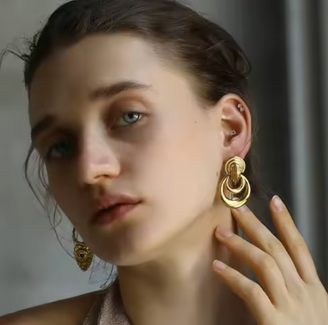 GIANNI DOORKNOCKER EARRINGS GOLD