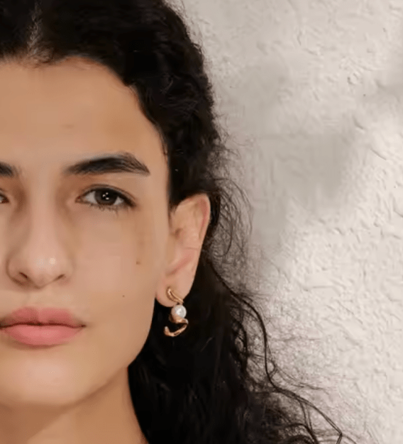 WINDING PEARL EARRING - GOLD