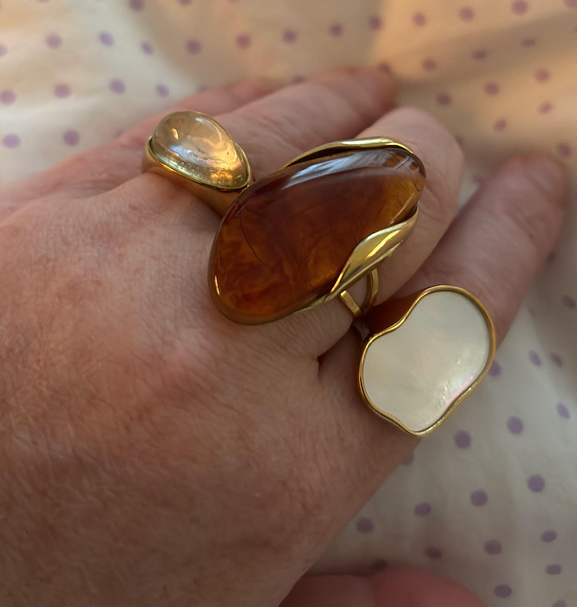 HAND SET MOTHER OF PEARL RING GOLD