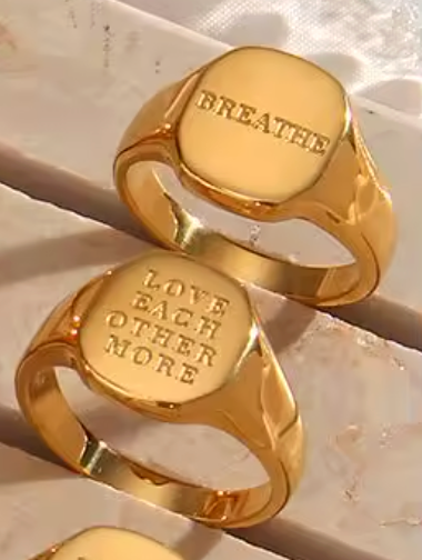 SIGNET RING - LOVED