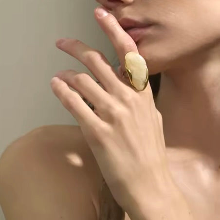 PALM BEACH RESIN PEBBLE RING - LIMESTONE