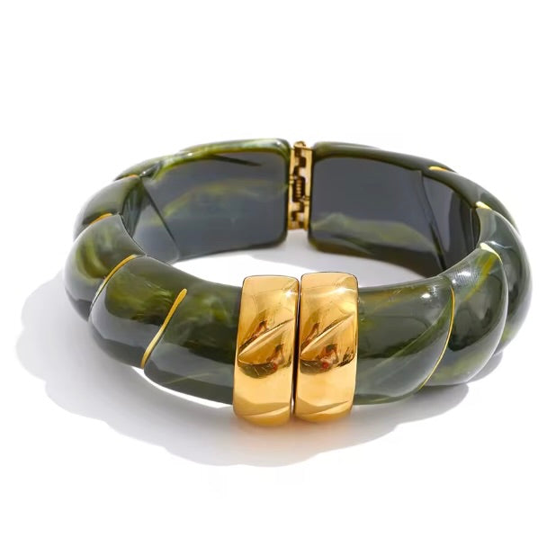 SCALLOPED RESIN AND BRASS CUFF - SEA MOSS