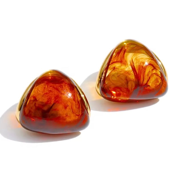 PALM BEACH RESIN HUGGIE EARRING - AMBER