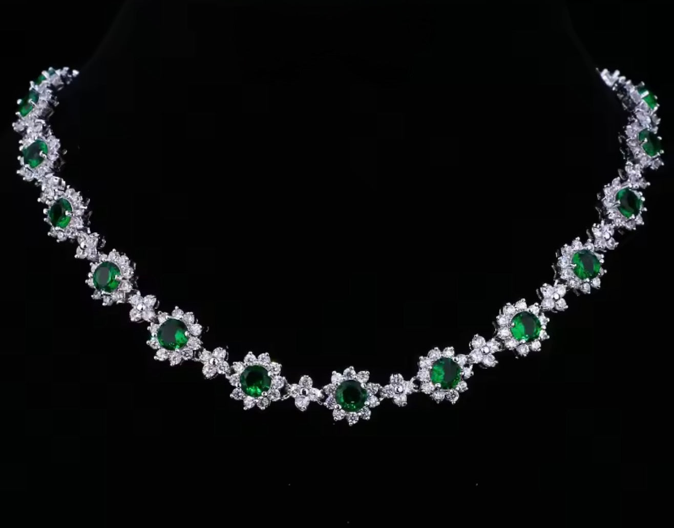 MARGUERITTE ESTATE COLLAR - EMERALD