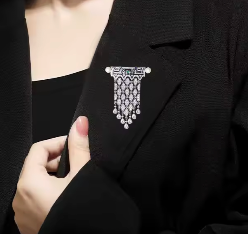 CHARLIE RIBBON BROOCH