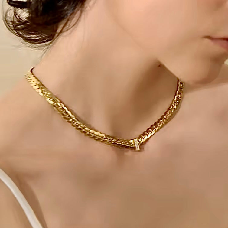 VERA FLATTENED CURB COLLAR - GOLD