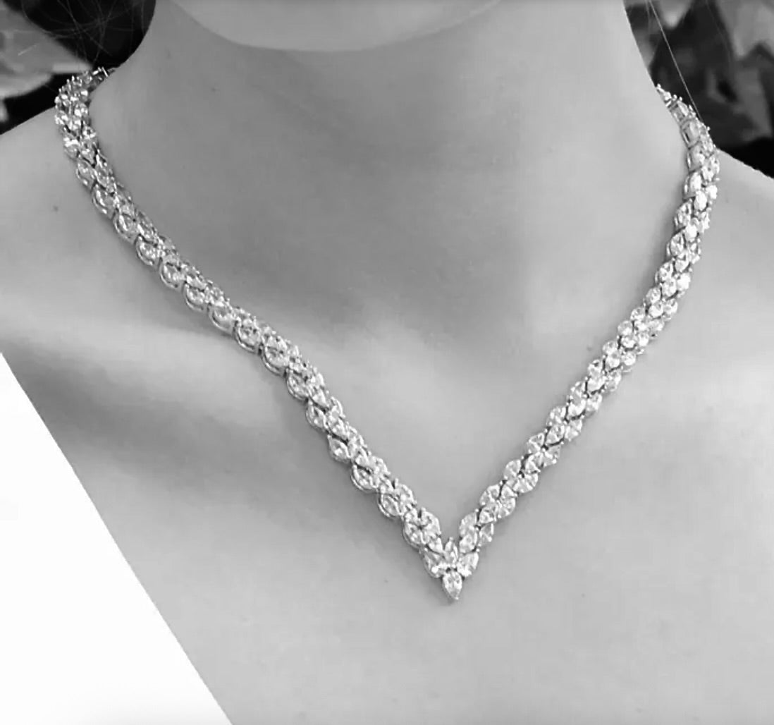 RANIA POINTED V ESTATE COLLAR - SILVER