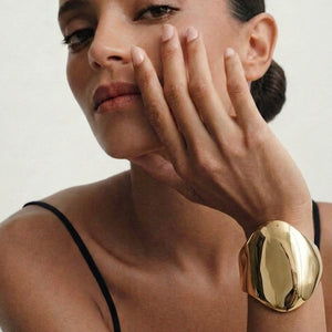 SHIELD CUFF - GOLD