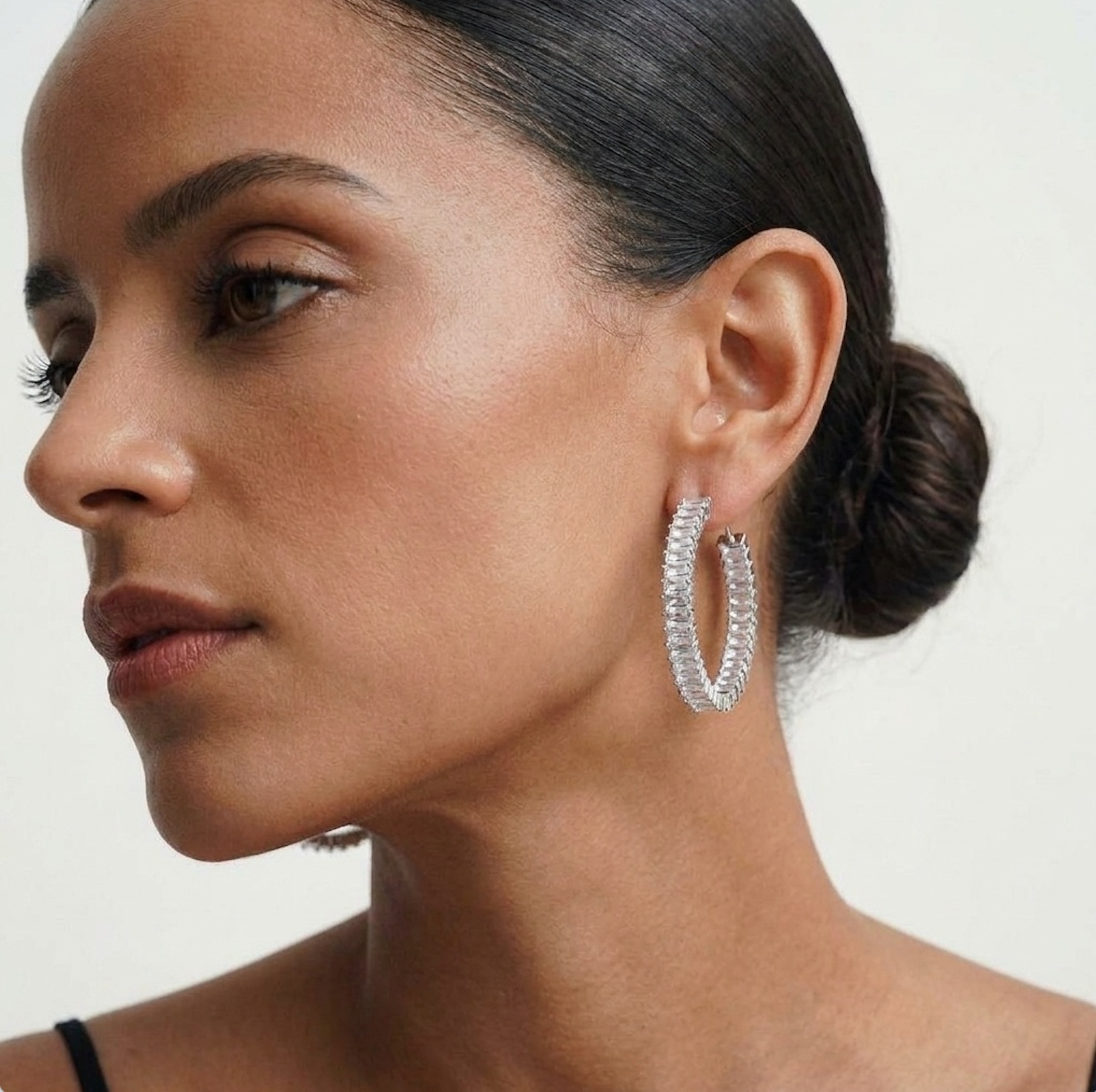 INFINITY BAGUETTE HOOP EARRINGS - RHODIUM