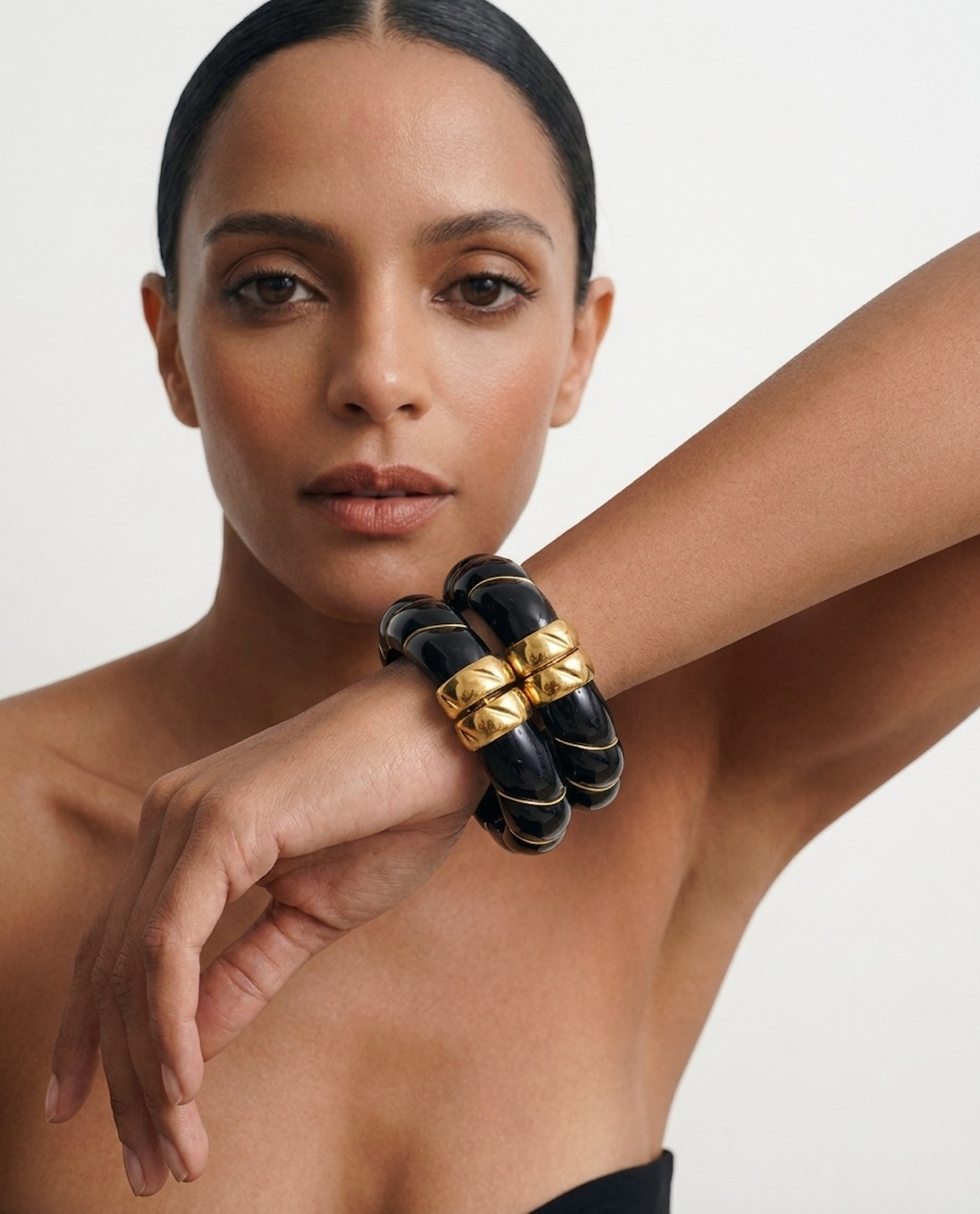 SCALLOPED RESIN AND BRASS CUFF - OBSIDIAN