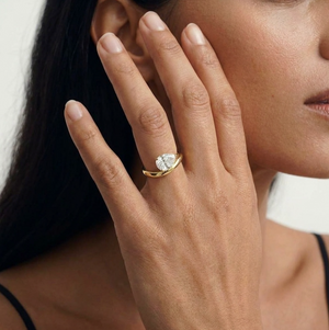 CURVED PEAR RING GOLD