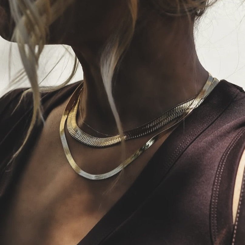 HAILEY THICK HERRINGBONE CHAIN NECKLACE, SHORT - GOLD